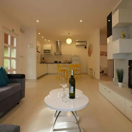 Melisa 5 By Interhome * Пореч