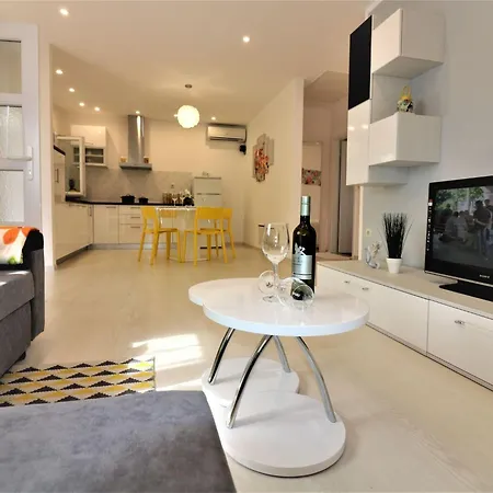 Melisa 5 By Interhome Пореч